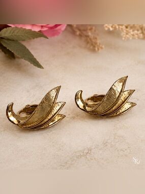 Vintage BOUCHER Gold Tone Leaf Clip-On Earrings | Signed Mid-Century Modern